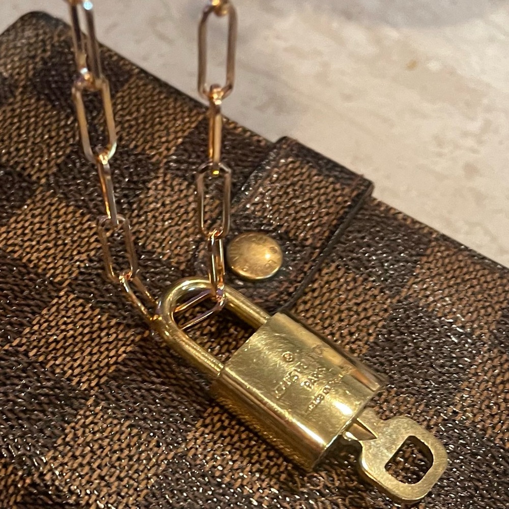 Louis Vuitton #319 Gold Padlock with Key & Chain - Picture 3 of 5